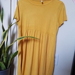 Flowy yellow shift dress